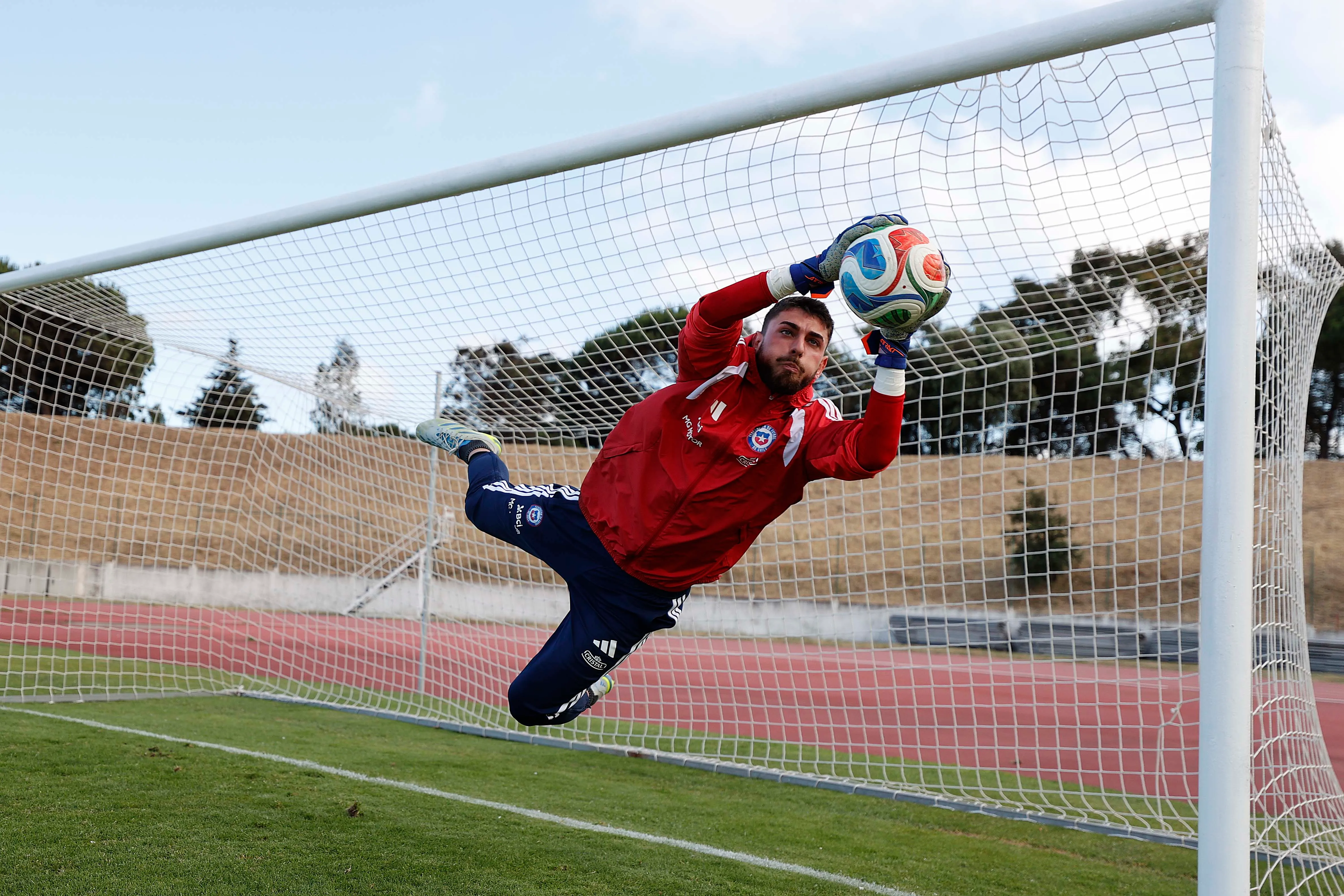 Gillier entrena en la Roja y habla maravillas de Bravo