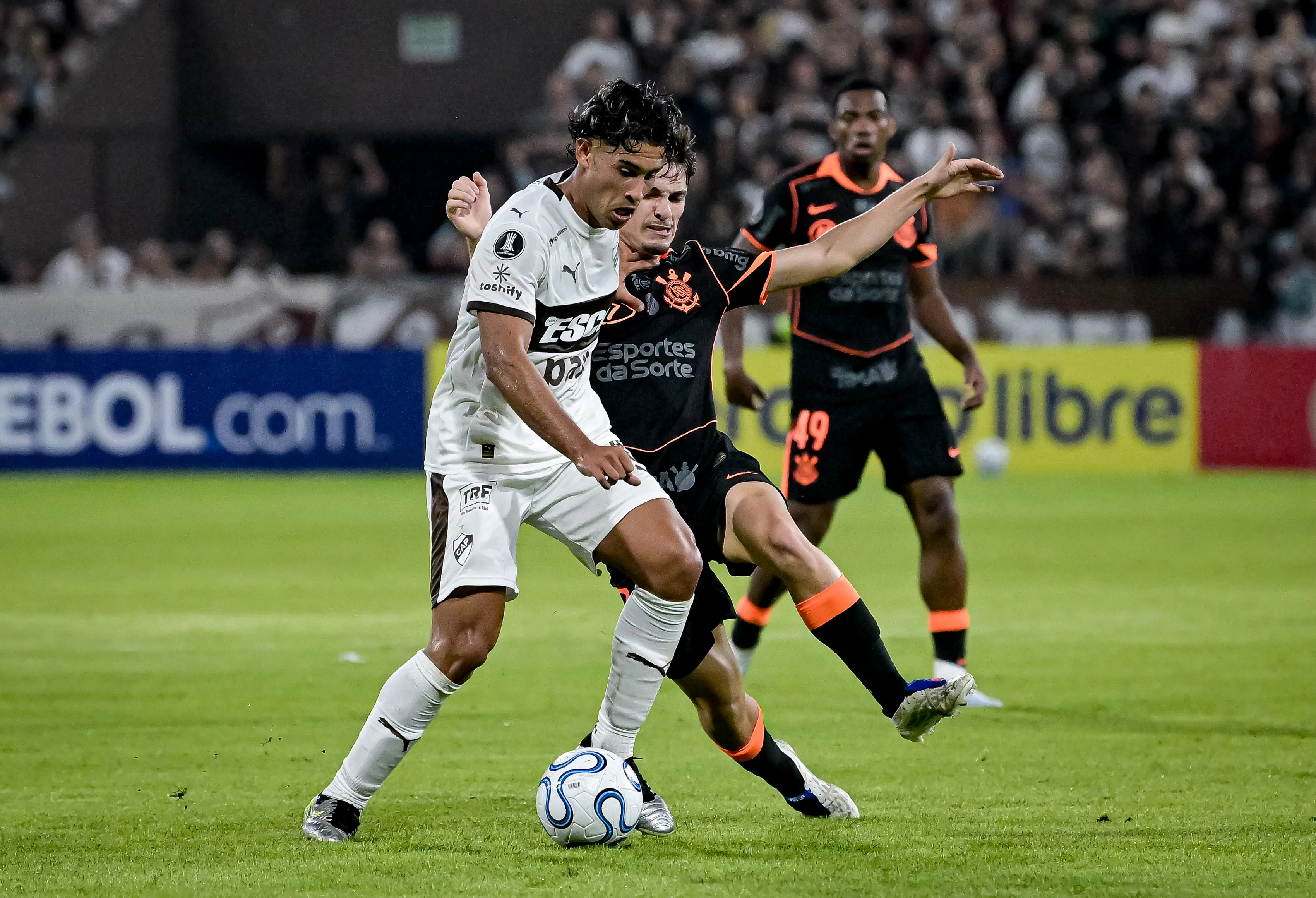 Pablo Ferreira ha sido de las buenas figuras del Calamar esta temporada. (Marcelo Endelli/Getty Images).