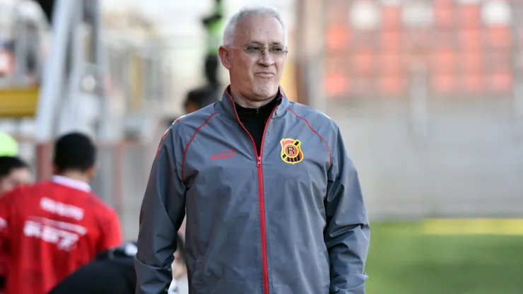 Ivo Basay asumió en Rangers con el objetivo de salvar al equipo del descenso
