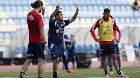 La selección chilena entrena en Europa.
