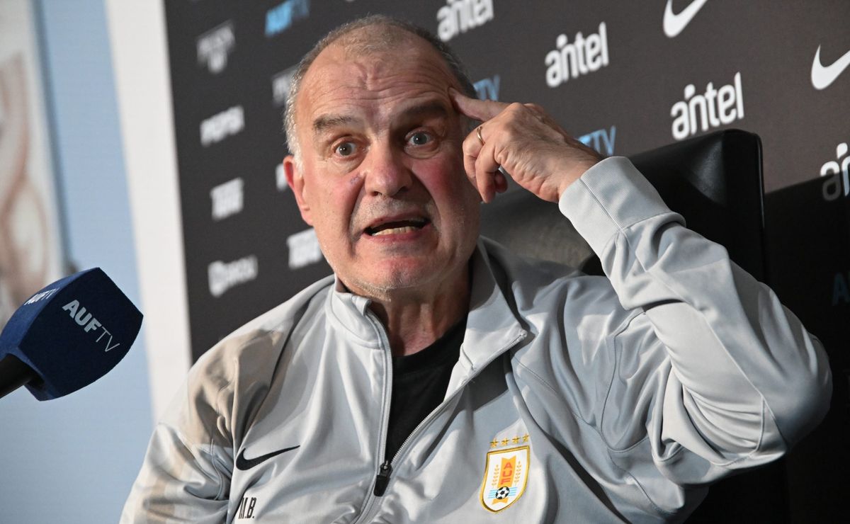 Bielsa se da voltereta en Uruguay y “ofrece” sus millones por ganar el Mundial 2026: “¿Quién no lo pagaría?”