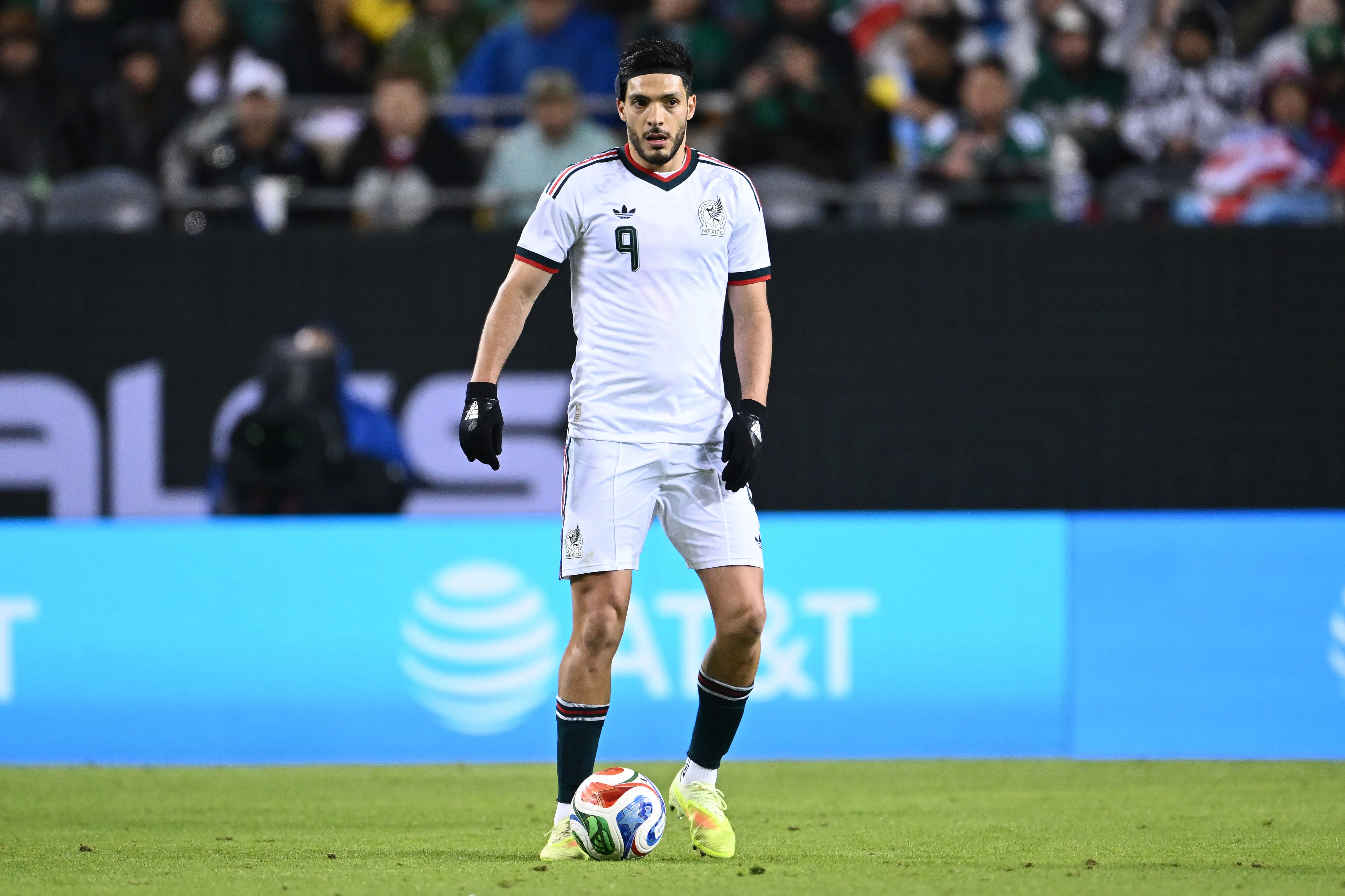 Raúl Jiménez es el con más experiencia arriba | Getty Images