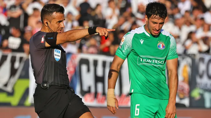 Piero Maza recibe fuerte crítica por su desempeño arbitral.