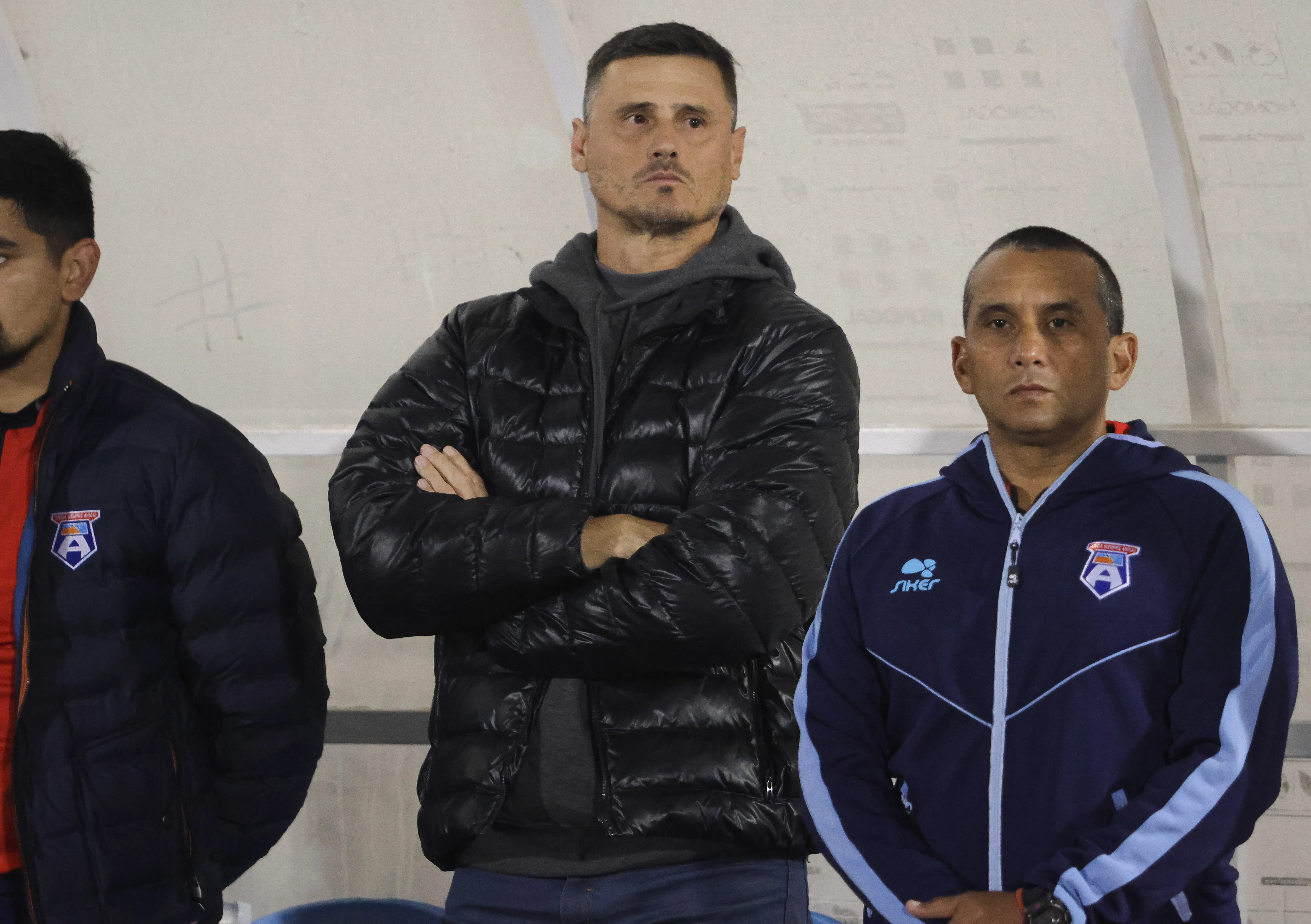 Cavalieri dejó de ser el DT y asumió como gerente deportivo. Y de entrenador quedó Iván Sandrock. (Andy Manzanares/Photosport).