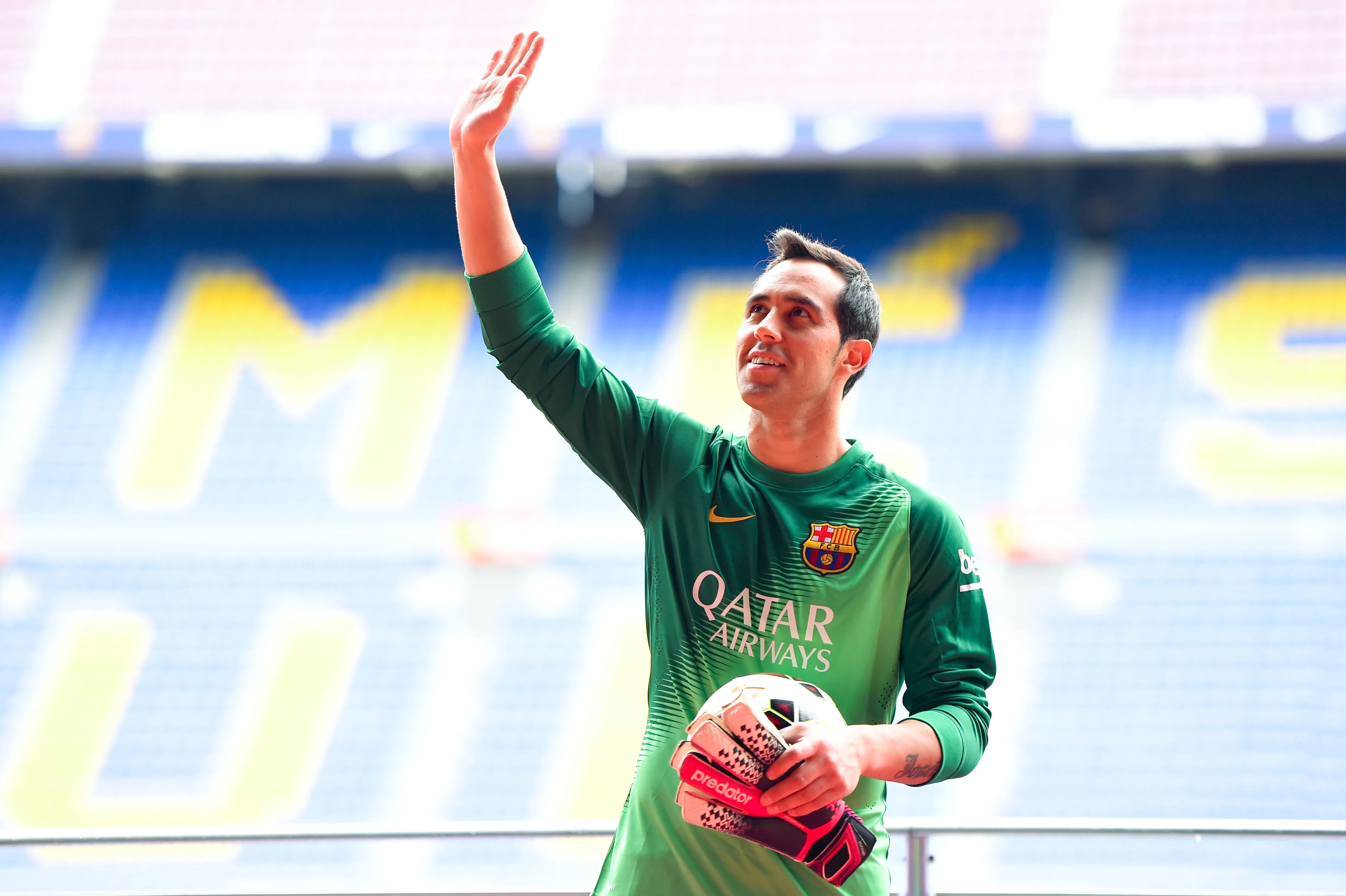 Claudio Bravo en su presentación como arquero del Barcelona. (David Ramos/Getty Images).