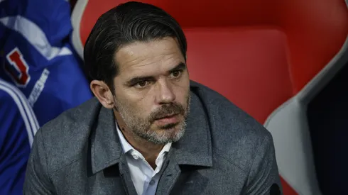 Fernando Gago busca soluciones en la defensa de la U.