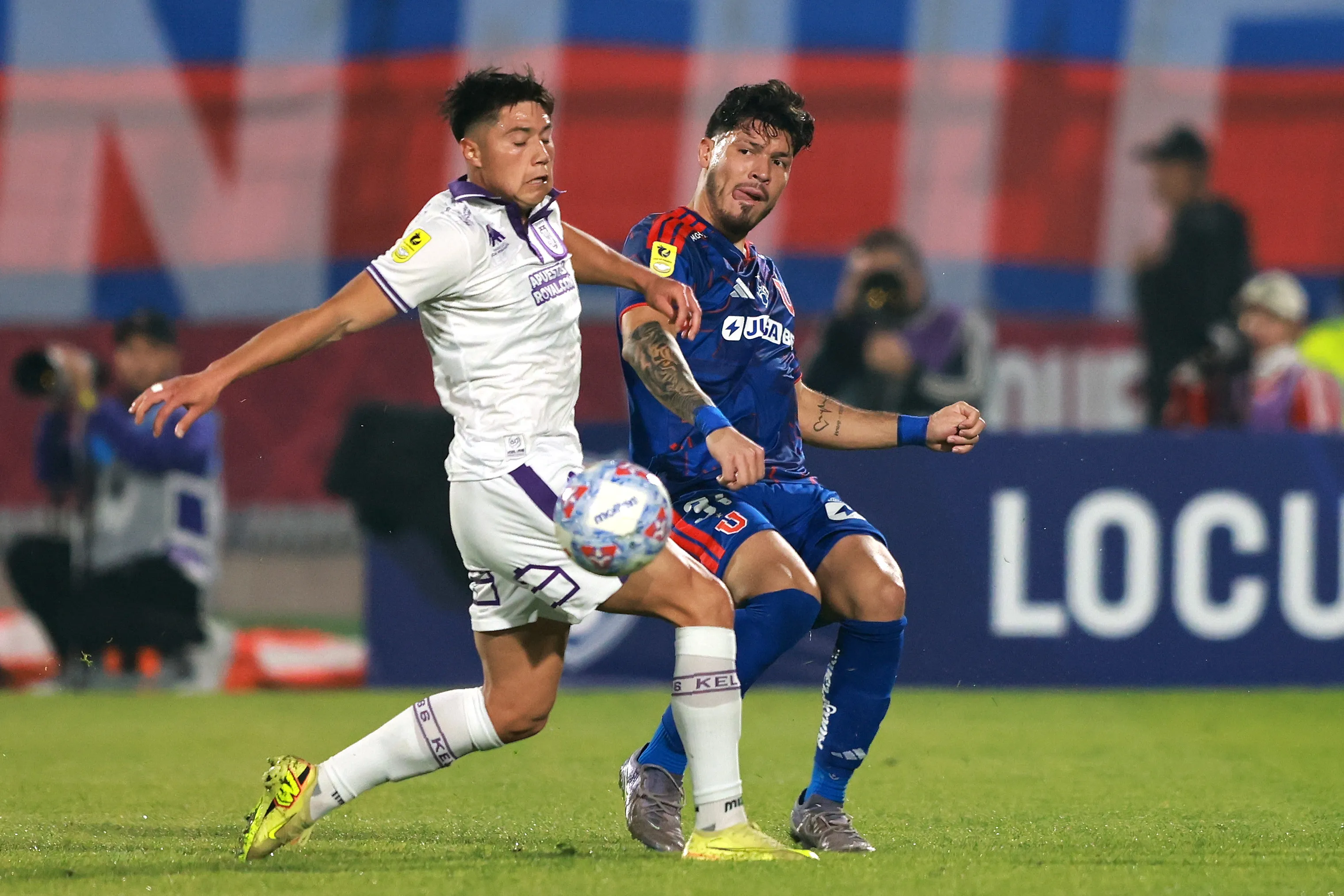 Bianneider Tamayo entrenó como titular en la U. Foto: Felipe Zanca/Photosport