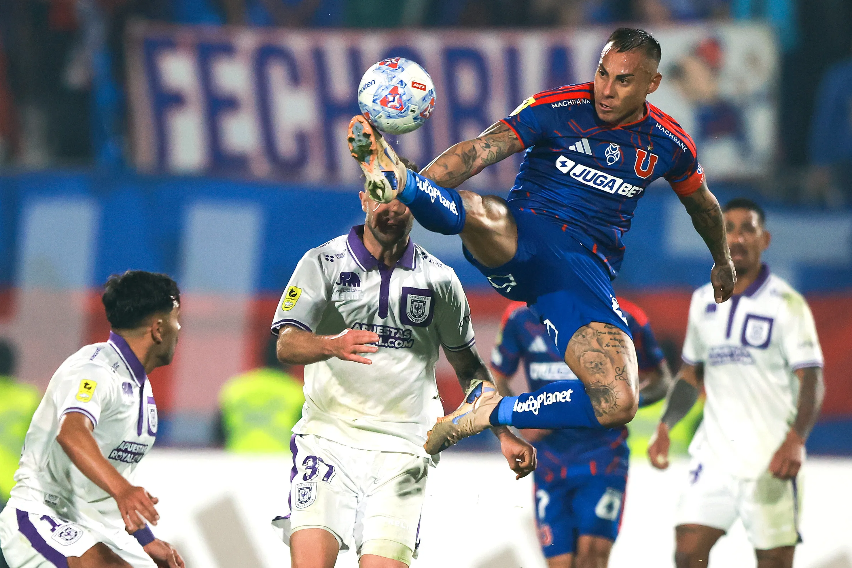 Más allá del triunfo de la U ante Concepción, el ambiente quedó con muchas dudas. Foto: Felipe Zanca/Photosport