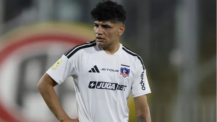 Claudio Aquino la pasa mal en Colo Colo