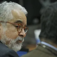 Los chats que comprometen a la U con Luis Hermosilla