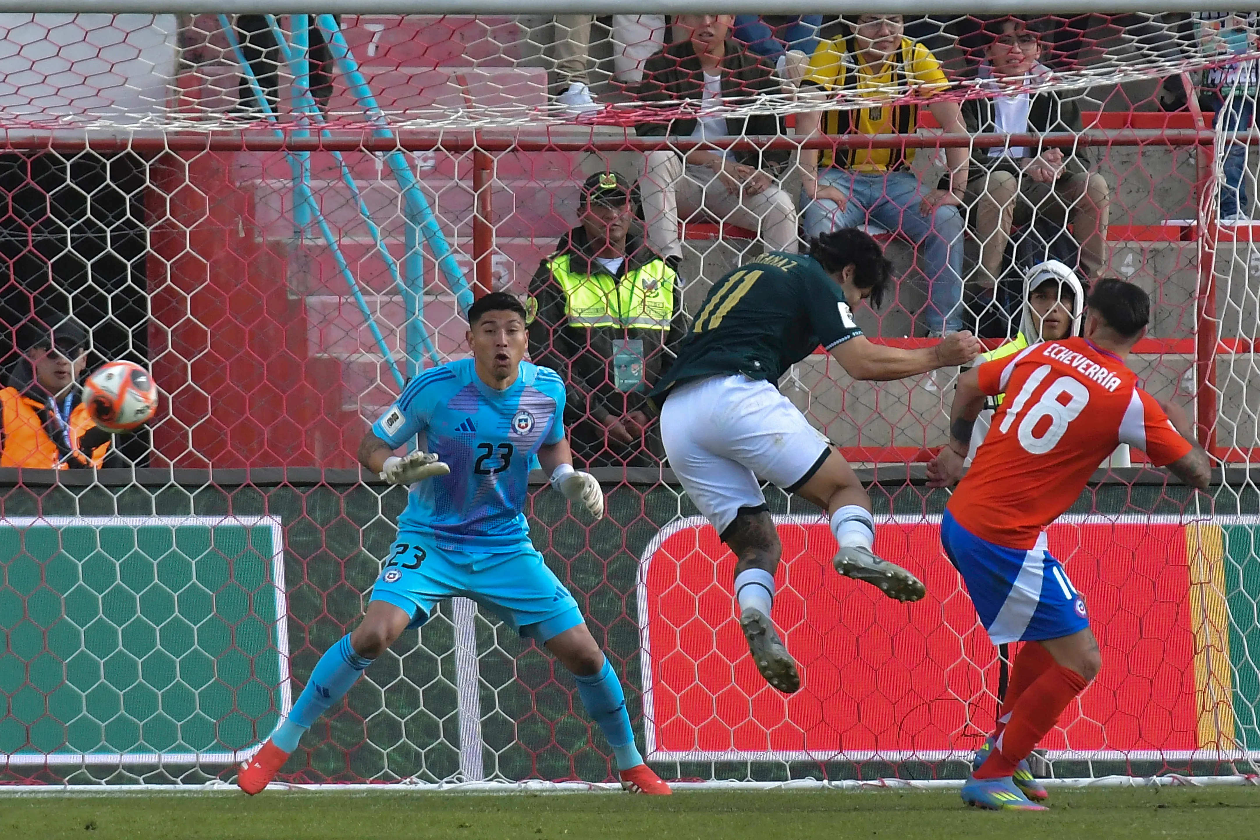 Brayan Cortés estuvo un año sin atajar en la selección chilena. Este sábado, ante Portugal, Nico Córdova alista su regreso. | Foto: Photosport.