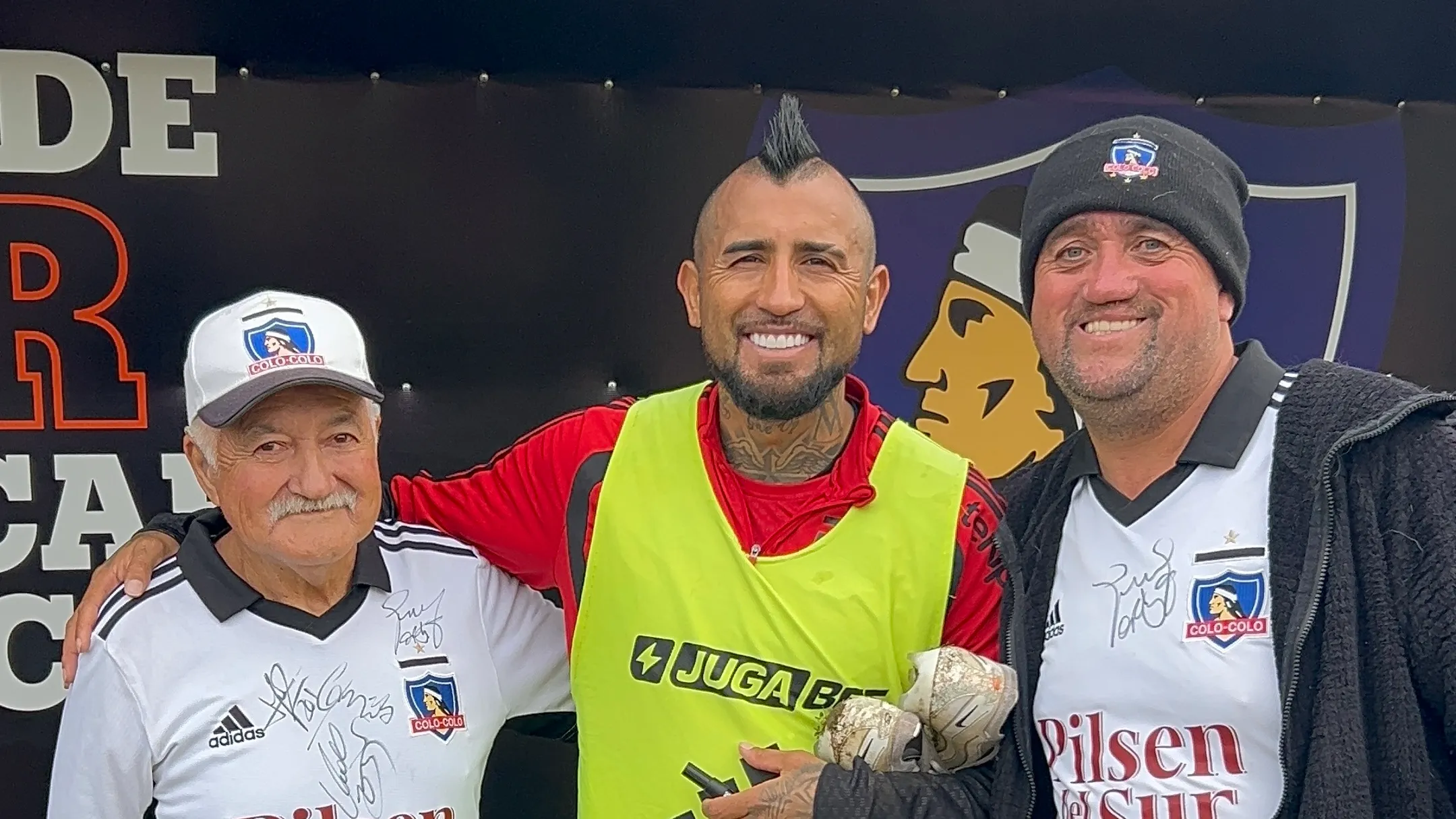 Arturo Bello, junto a su yerno Marcelo Romero, compartieron con Arturo Vidal en el Monumental.