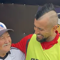 “Tengo que sacar el primer lugar”: Tiene 78 años, volvió a estudiar y recibió el apoyo de Arturo Vidal