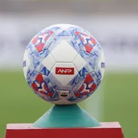 Nuevo culebrón: DT griego lleva a la FIFA a ex club de Jaime Valdés
