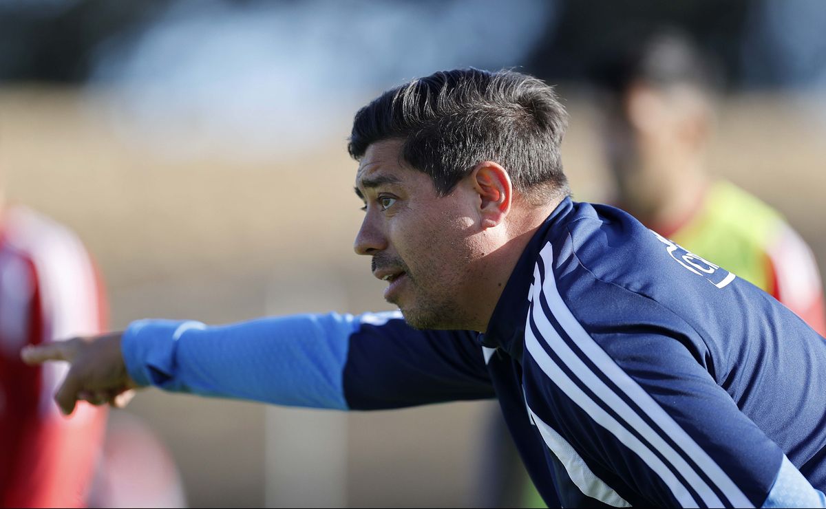 Nicolás Córdova se mantiene firme con Lawrence Vigouroux como el arquero titular de la Roja