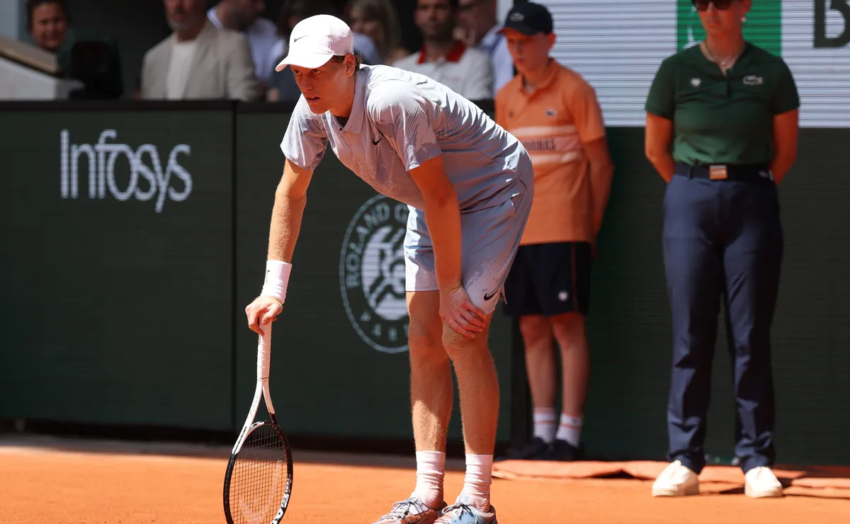 Andre Agassi cuestiona a Jannik Sinner por su desempeño en Roland Garros