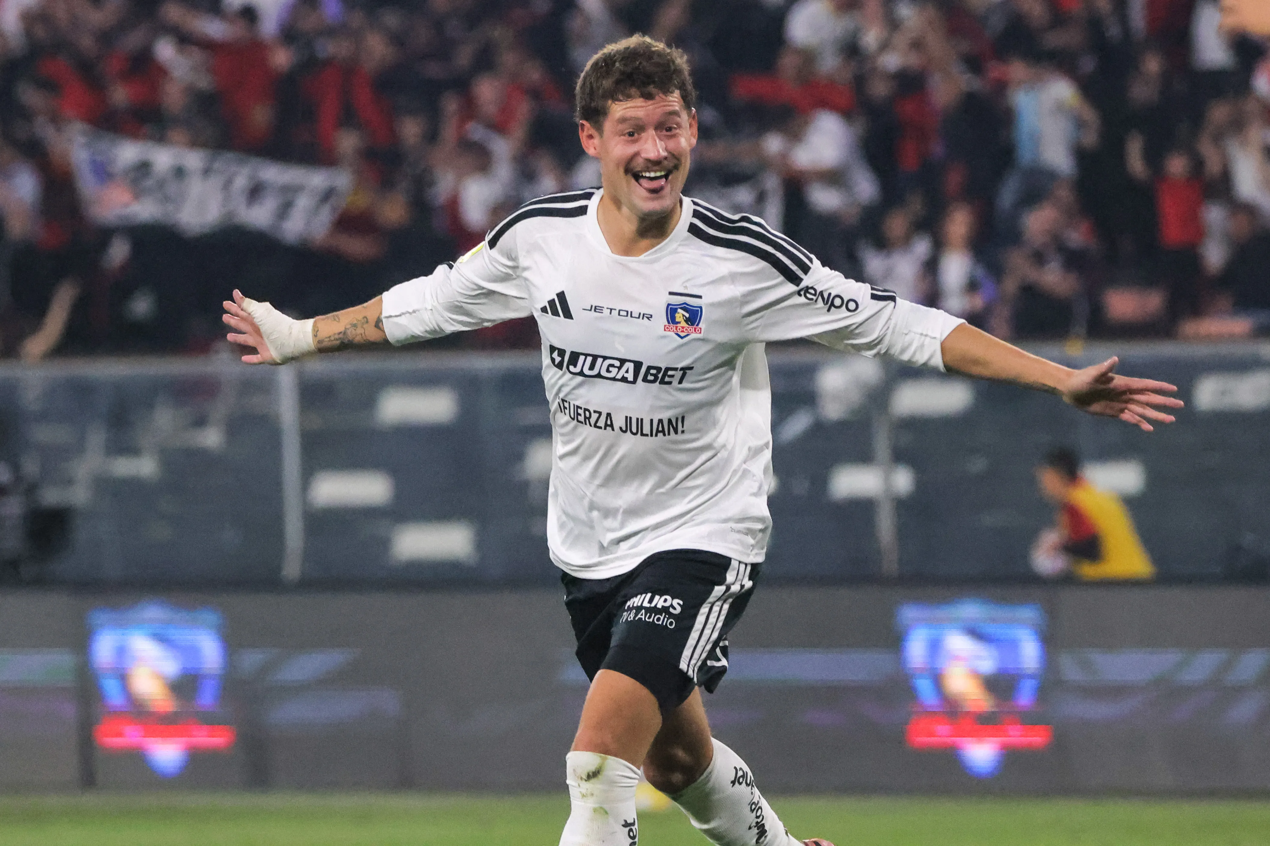 Joaquín Sosa se queda en Colo Colo hasta el próximo año. Foto: Photosport.