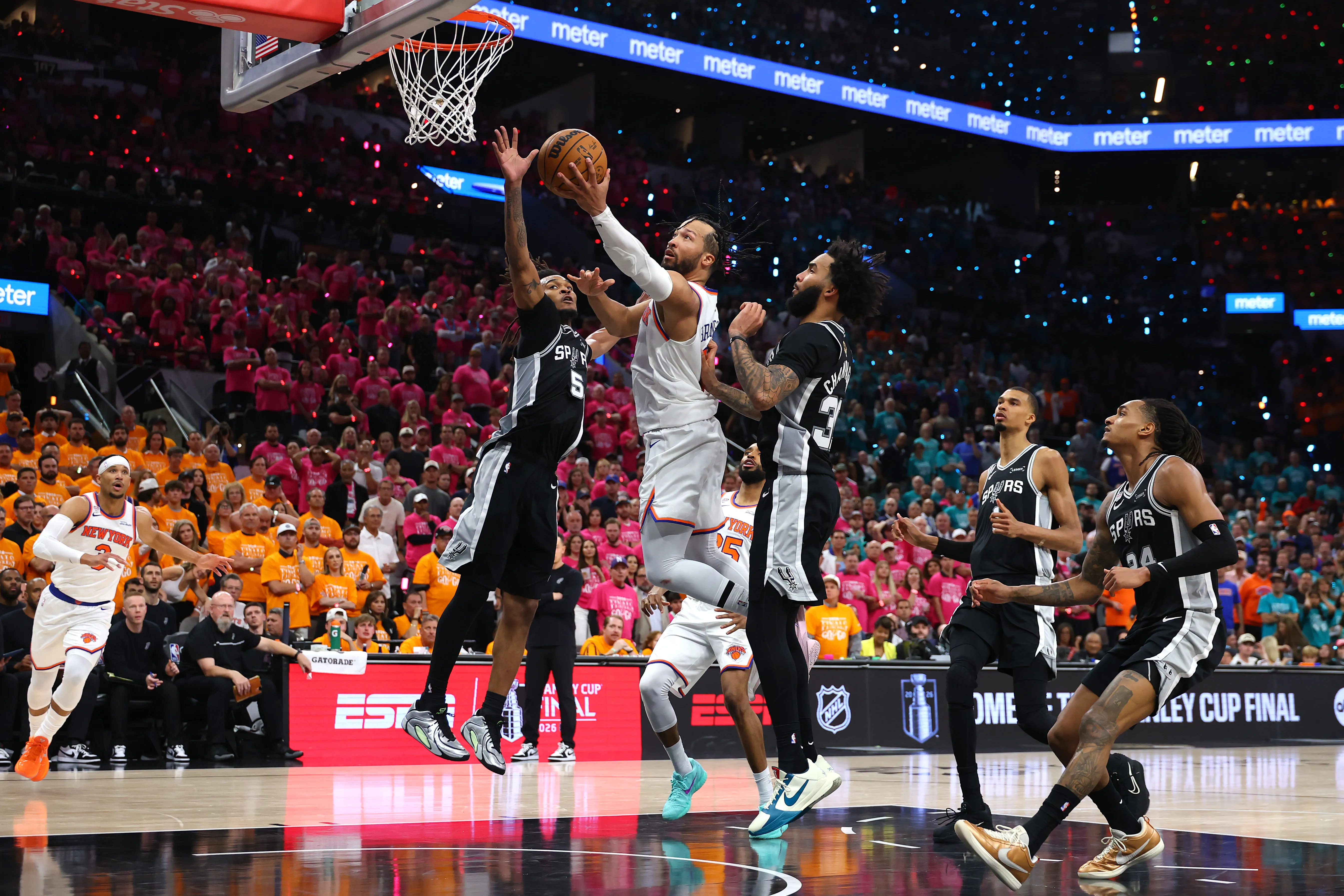 Esta noche los Knicks y los Spurs disputarán el segundo duelo por el anillo de la NBA. (Photo by Gregory Shamus/Getty Images)