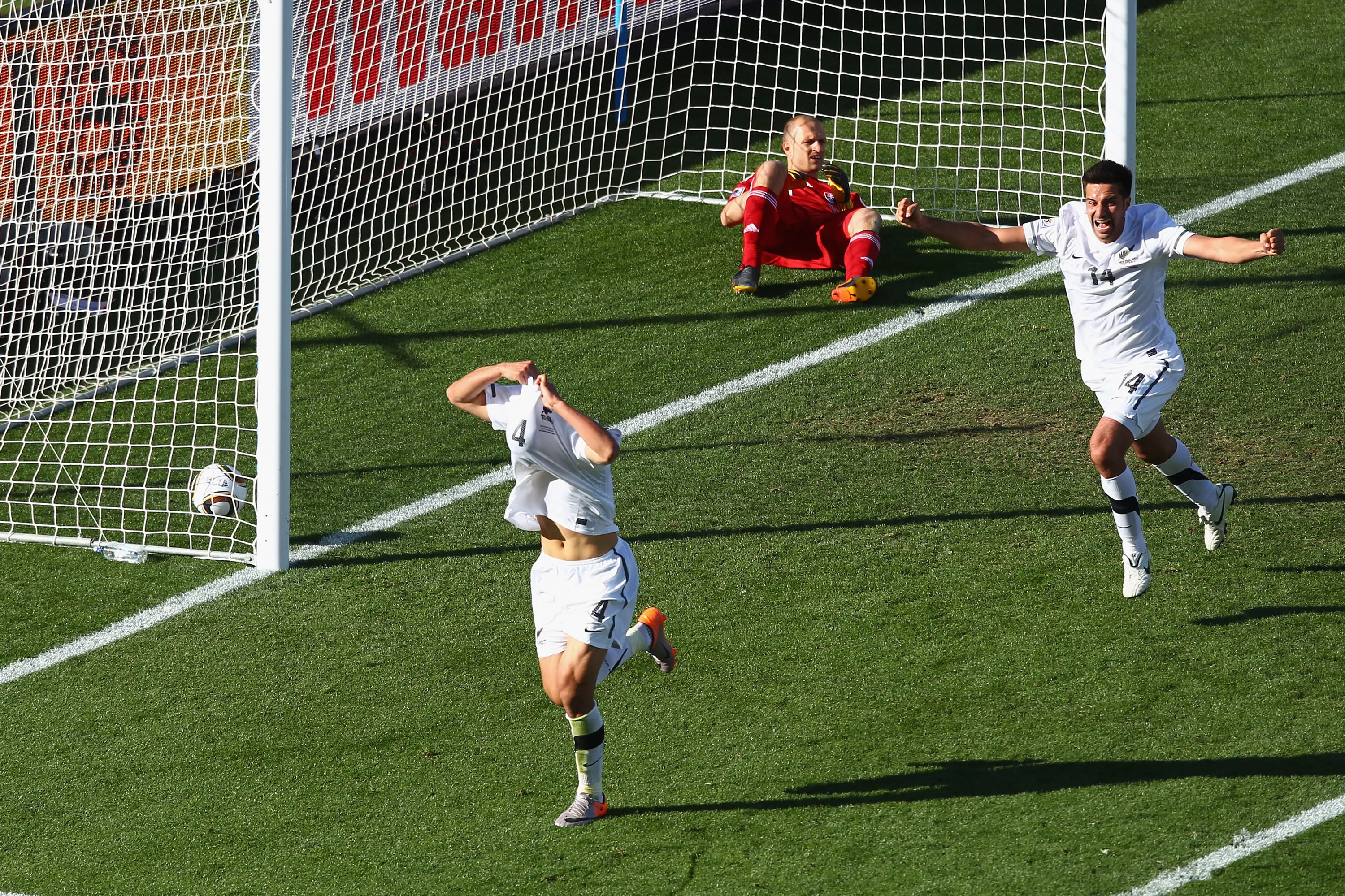 Winston Reid anotando ante Eslovaquia y dejando invicta a Nueva Zelanda en Sudáfrica 2010 1 Getty Images