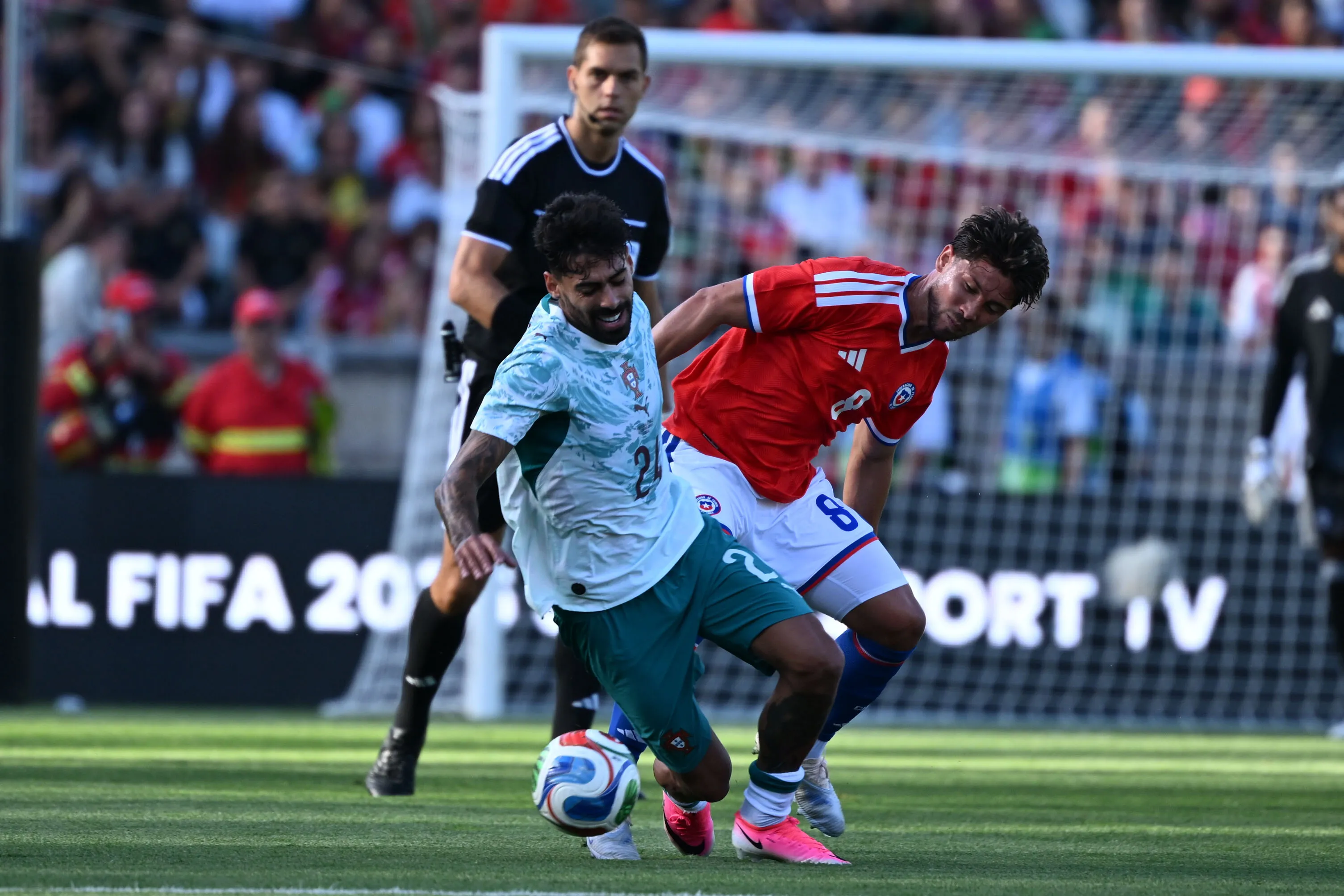 Chile sufrió en el primer tiempo ante Portugal. Photo: Zed Jameson/Photosport