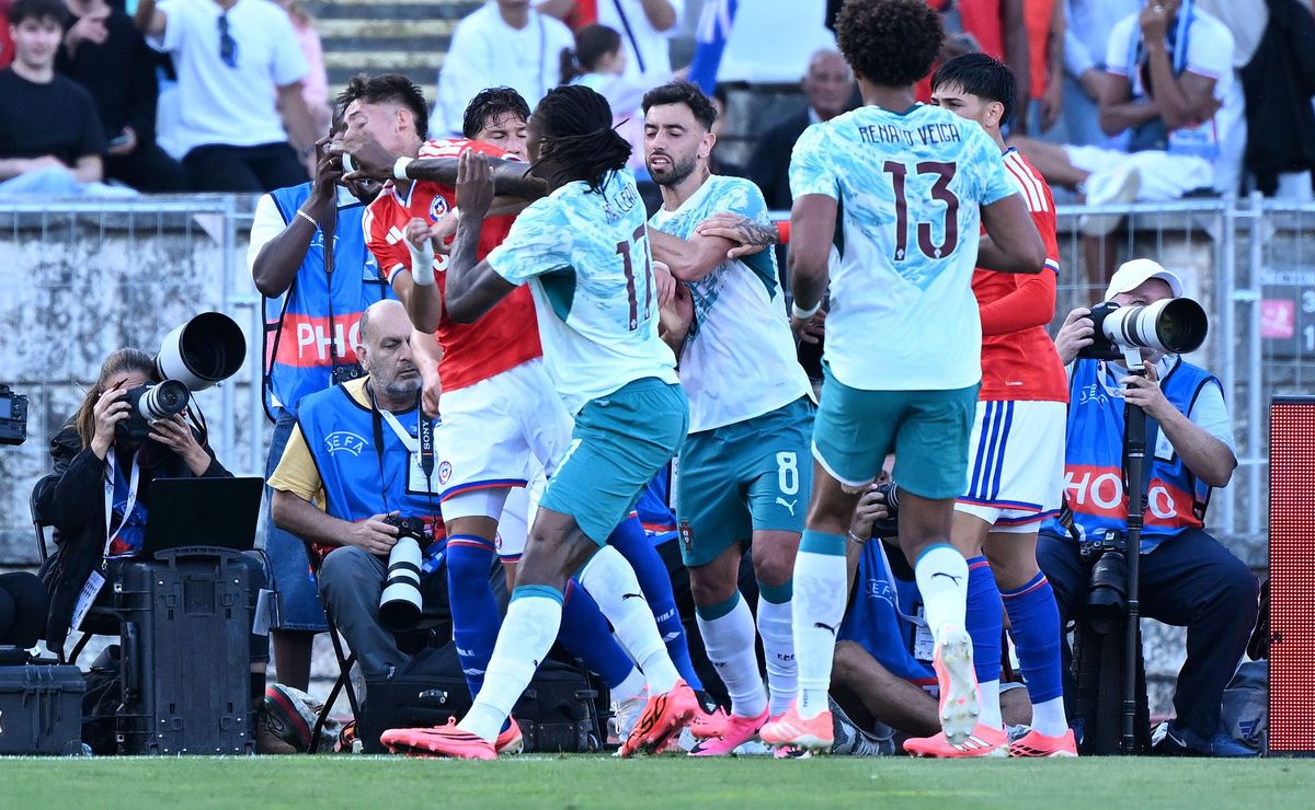 Rafael Leao vs Iván Román: astro de Portugal da su versión de la pelea a combos ante Chile