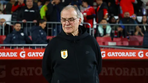 Bielsa en su último partido en el Estadio Nacional, al mando de Uruguay.