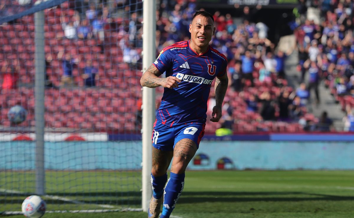 “Juvenil de 36 años defendiendo”: el video de Eduardo Vargas corriendo toda la cancha para salvar a U de Chile