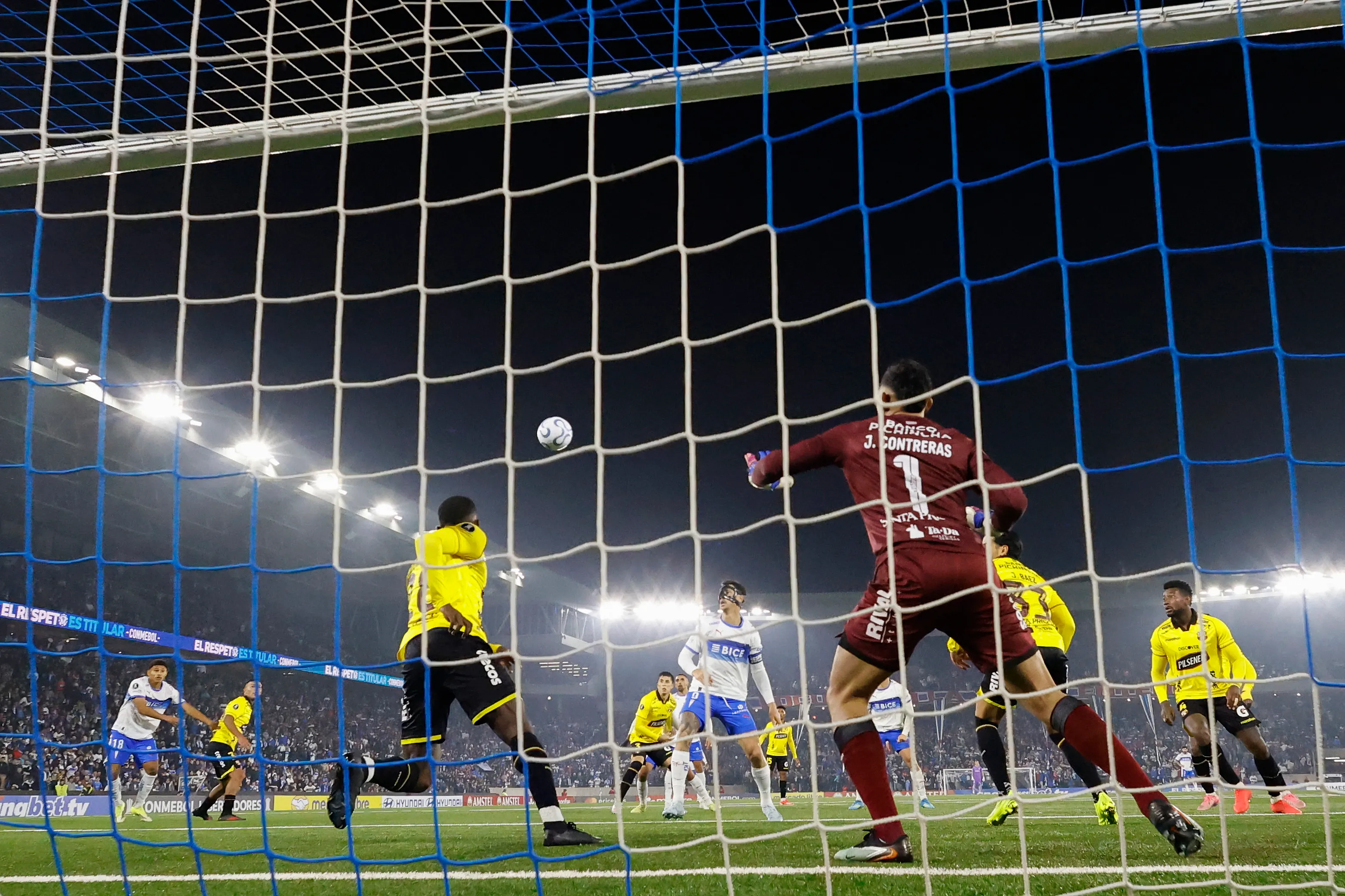 El gol de Fernando Zampedri ante Barcelona de Ecuador al que aludió Basay. (Andrés Piña/Photosport).