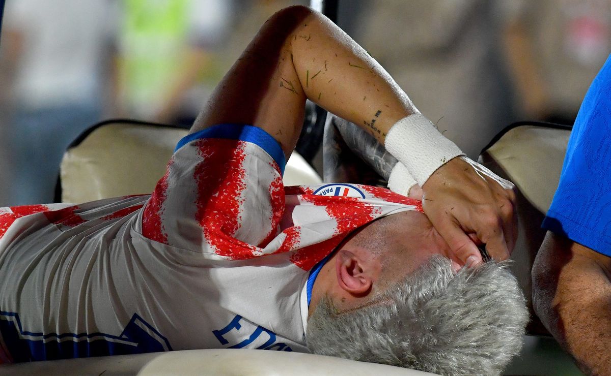 Paraguay hace todo para tener a Julio Enciso en el Mundial 2026: sube de emergencia a una doctora para tratarlo