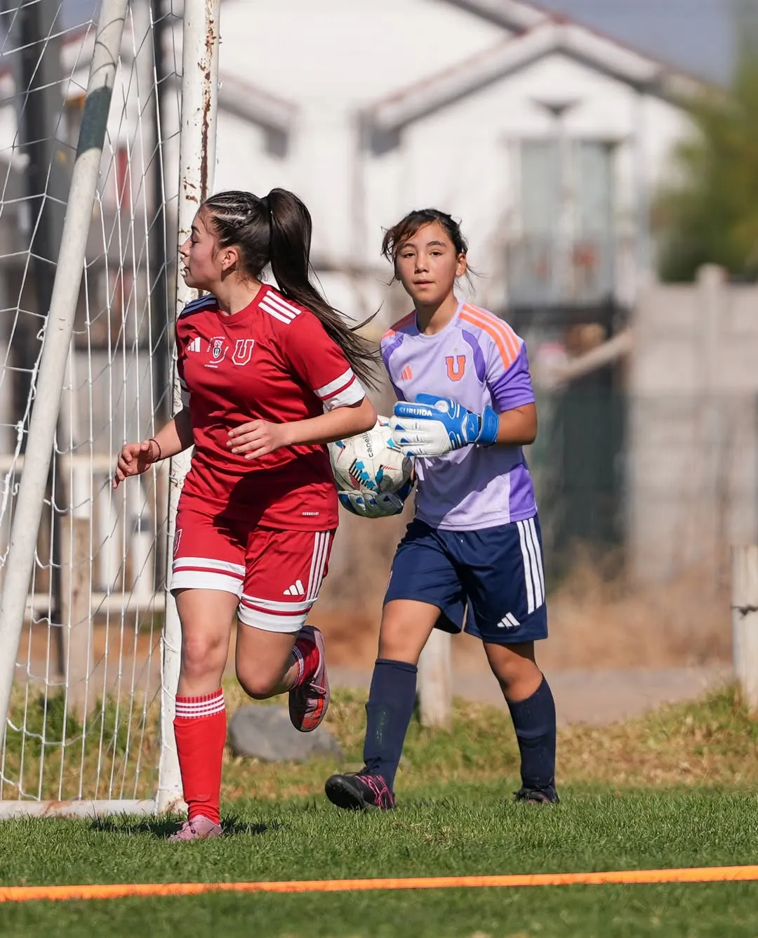 A pequeña edad empiezan a mostrar su talento niños y niñas futbolistas