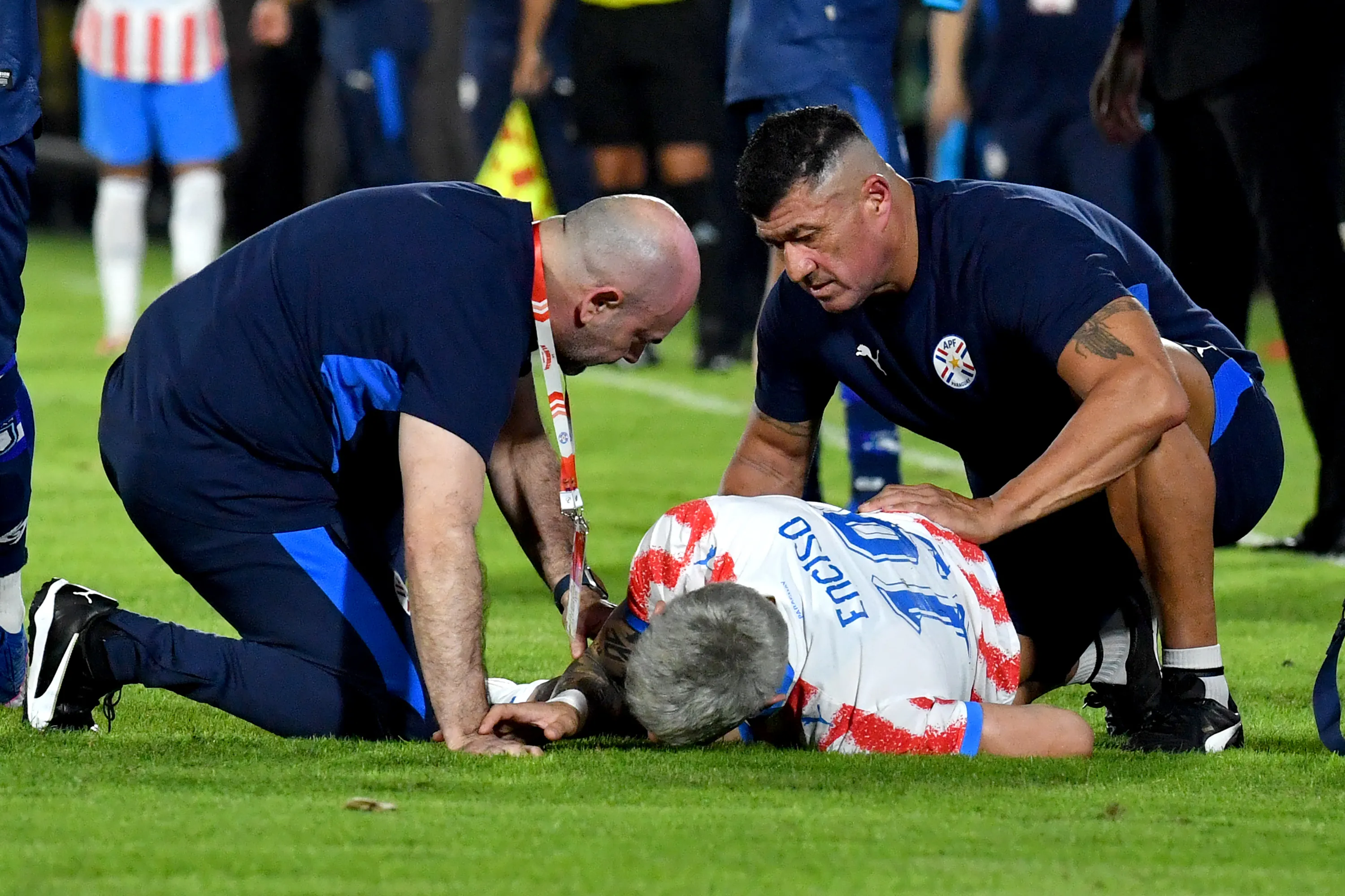 Así quedó Julio Enciso en el amistoso ante Nicaragua. Fue en el minuto 25 del primer tiempo y salió reemplazado por Maurício. (Christian Alvarenga /Getty Images).