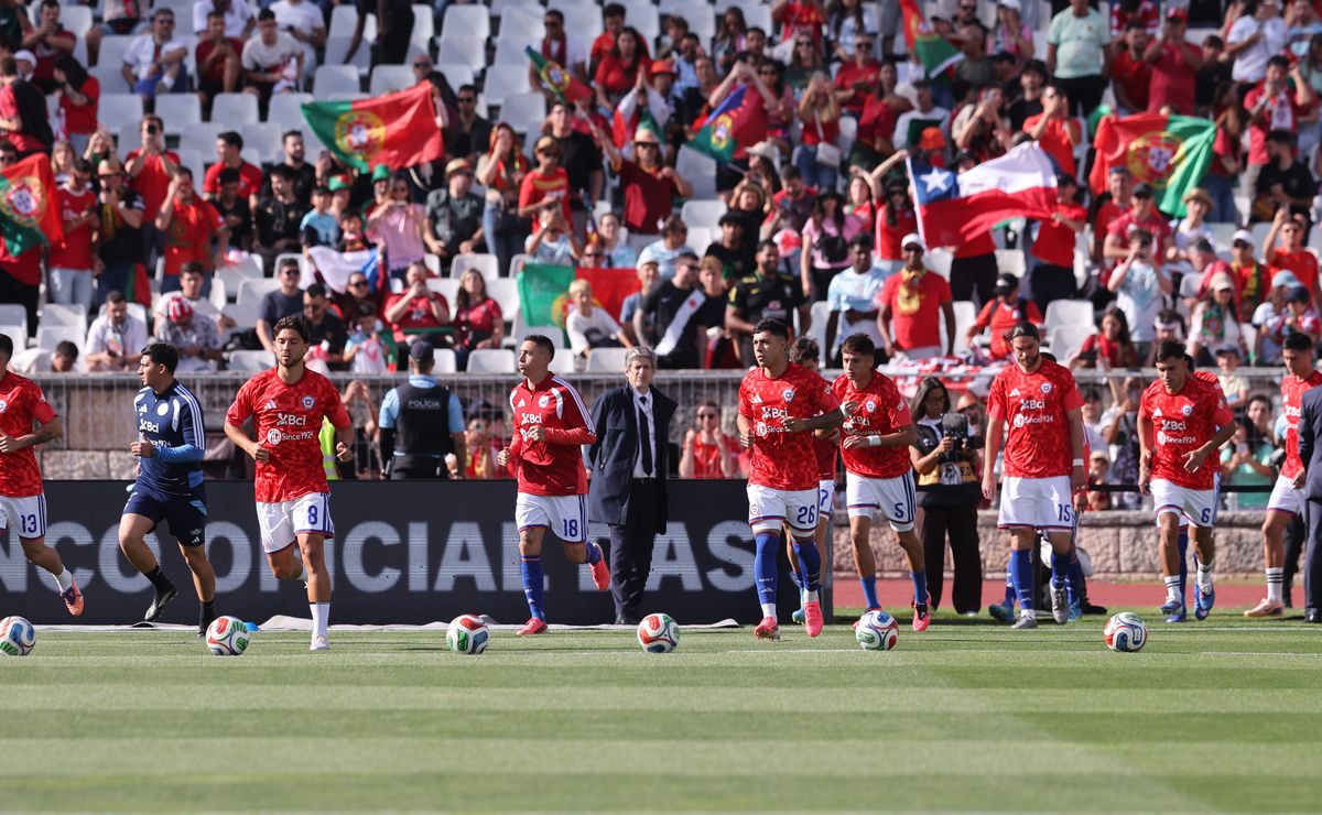 No sumó minutos en Chile y luce feliz camiseta cambiada a João Félix: “Compartiendo con los mejores del mundo”