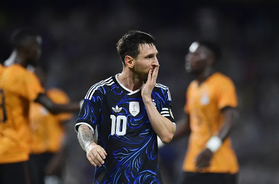Messi partiría en la banca y podría sumar minutos previo al debut contra Argelia en el Mundial – Getty
