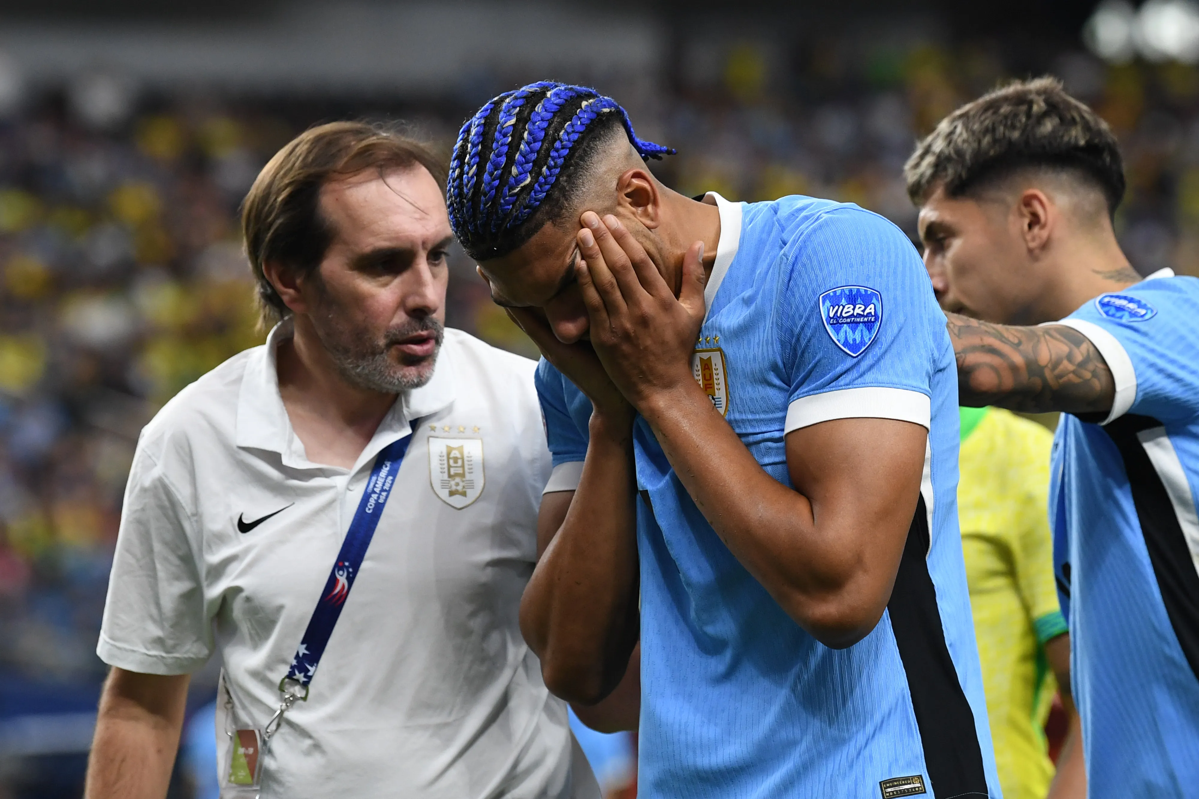 No es primera vez que Ronald Araujo sufre lesiones en la Celeste. Le pasó en la Copa América 2024. (Candice Ward/Getty Images).