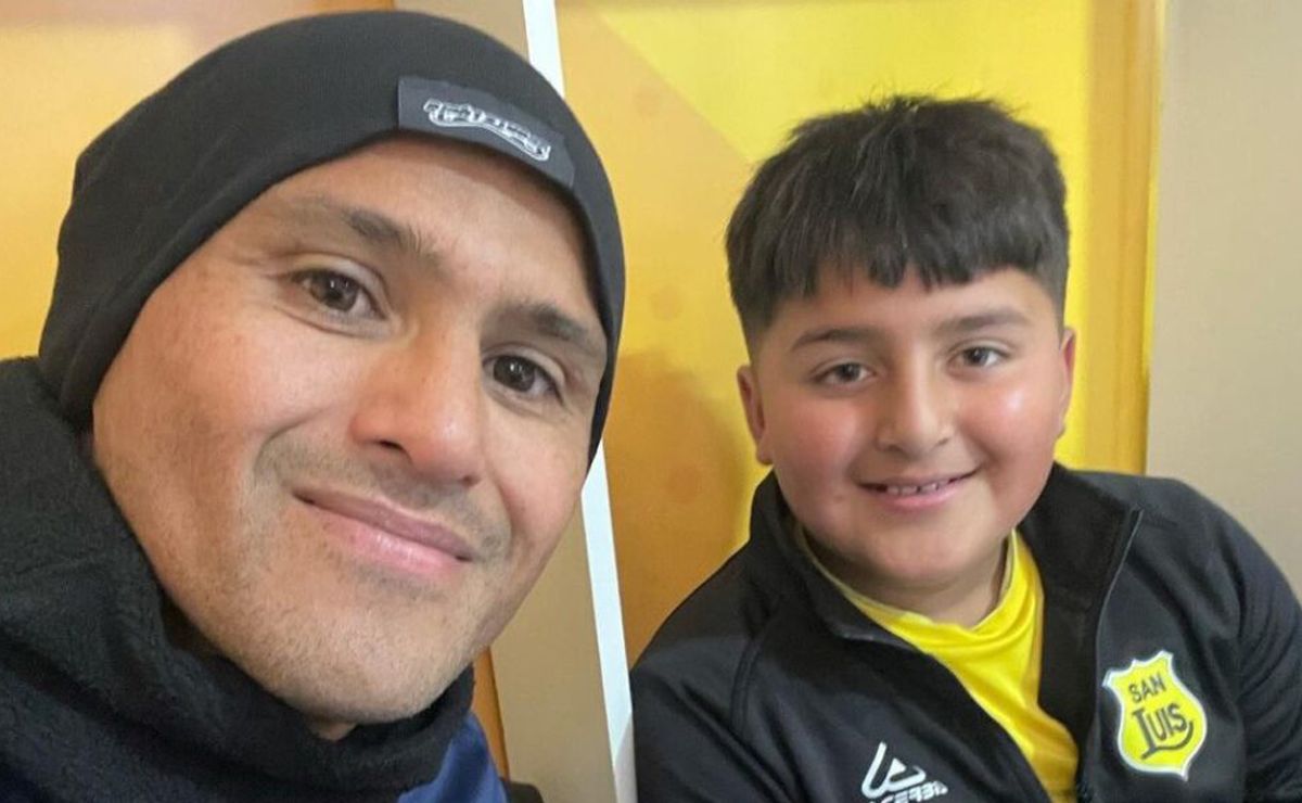 La Roja se ilusiona: Chupete Suazo avisa que su hijo “juega igual que yo, pero puede ser más completo”