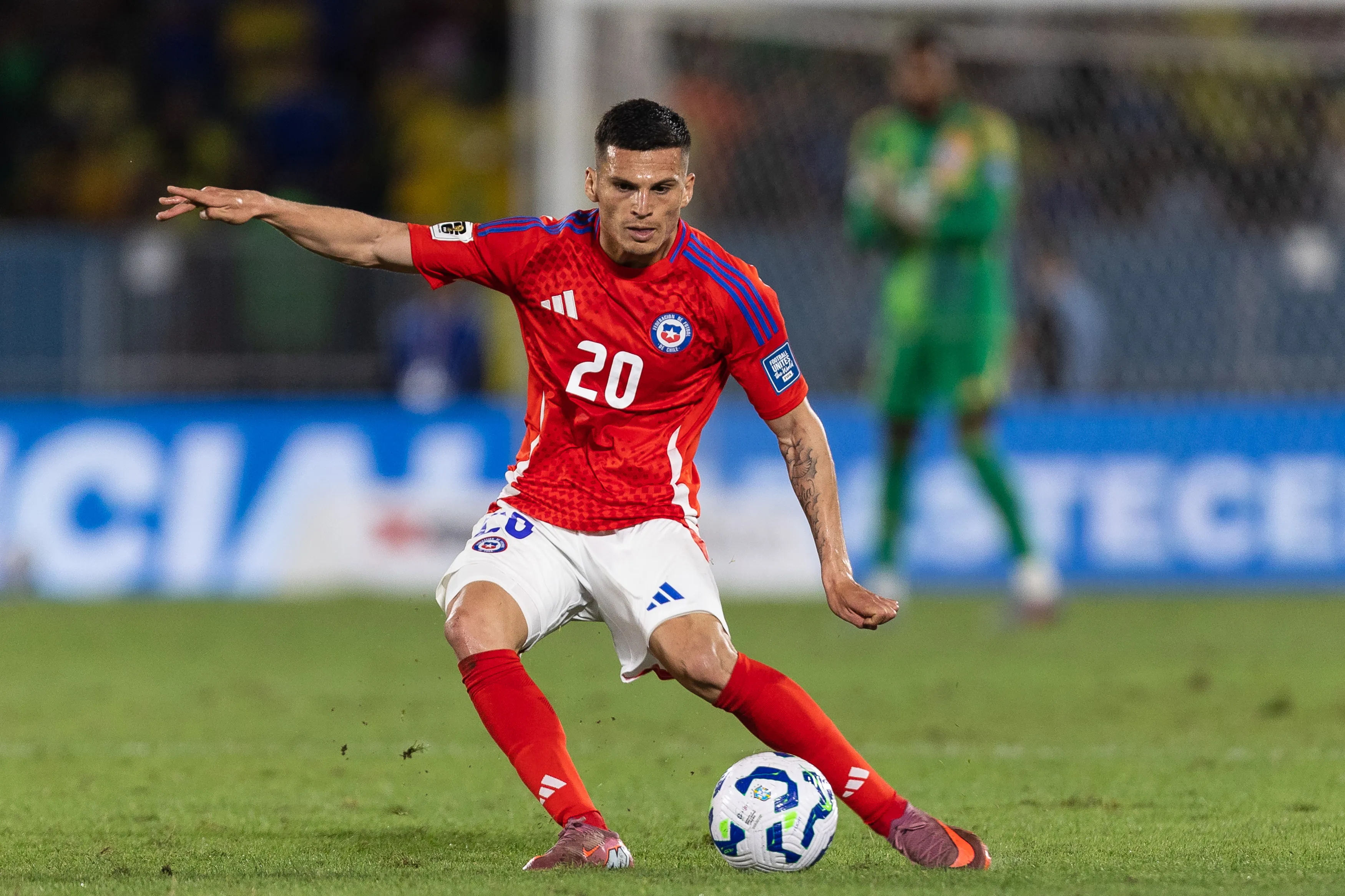 Lucas Cepeda ejecutó un tiro libre que tuvo una particular indicación. (Ruano Carneiro/Getty Images).
