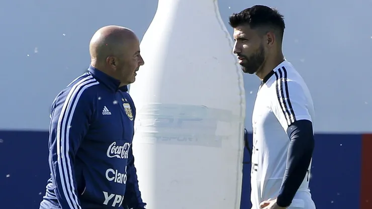 El Kun lamentó el trato de Sampaoli cuando lo tuvo como DT de Argentina