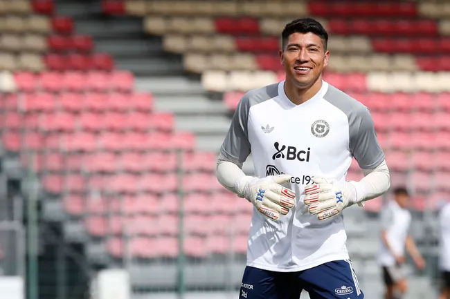 Brayan Cortés volvió a Chile, pero no sumó minutos y vio en vivo por qué Lawrence Vigouroux le quitó el puesto. Foto: Carlos Parra, Comunicaciones FFCh.