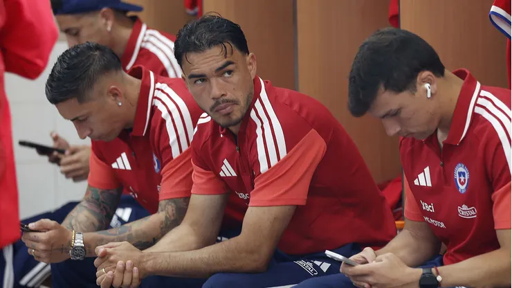 Gabriel Suazo golpeó la mesa por una comida del plantel de Chile.
