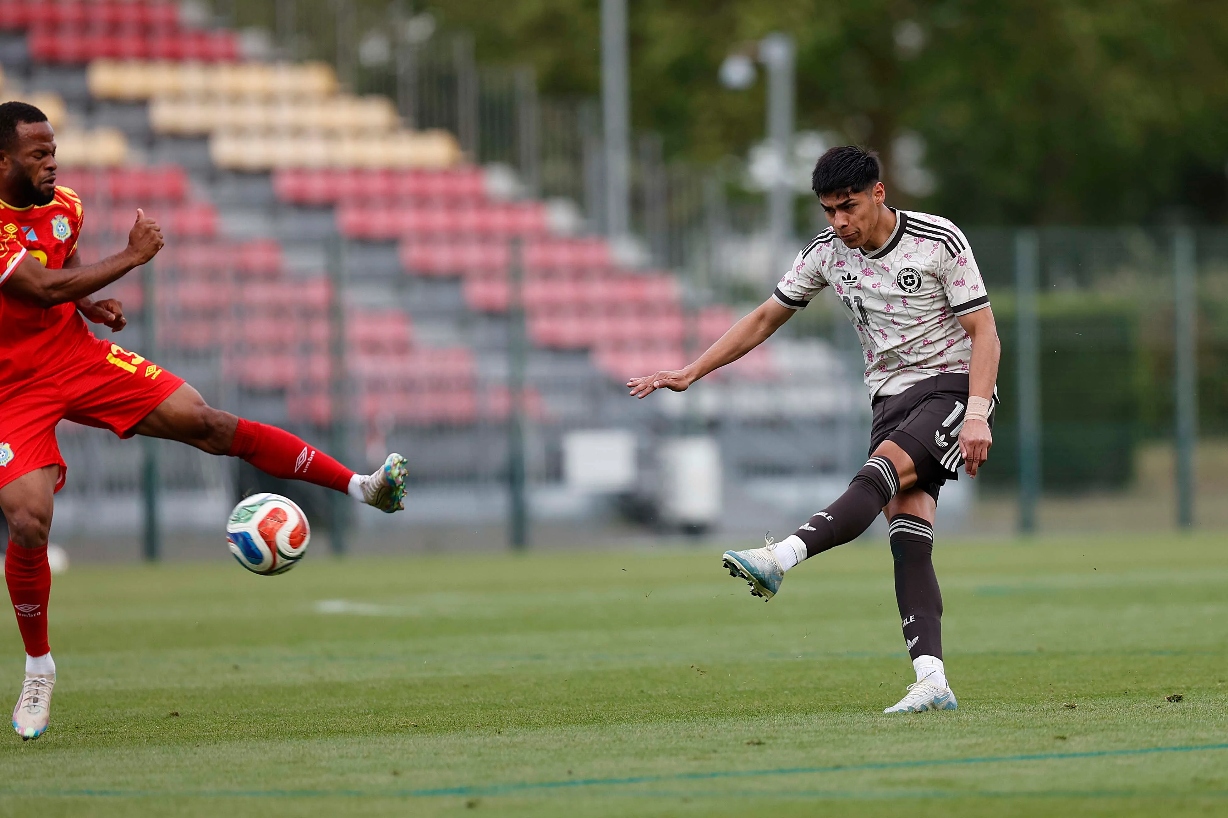 El tirazo de Darío Osorio para abrir la cuenta ante RD Congo. (Foto: Carlos Parra | Comunicaciones FFCh).