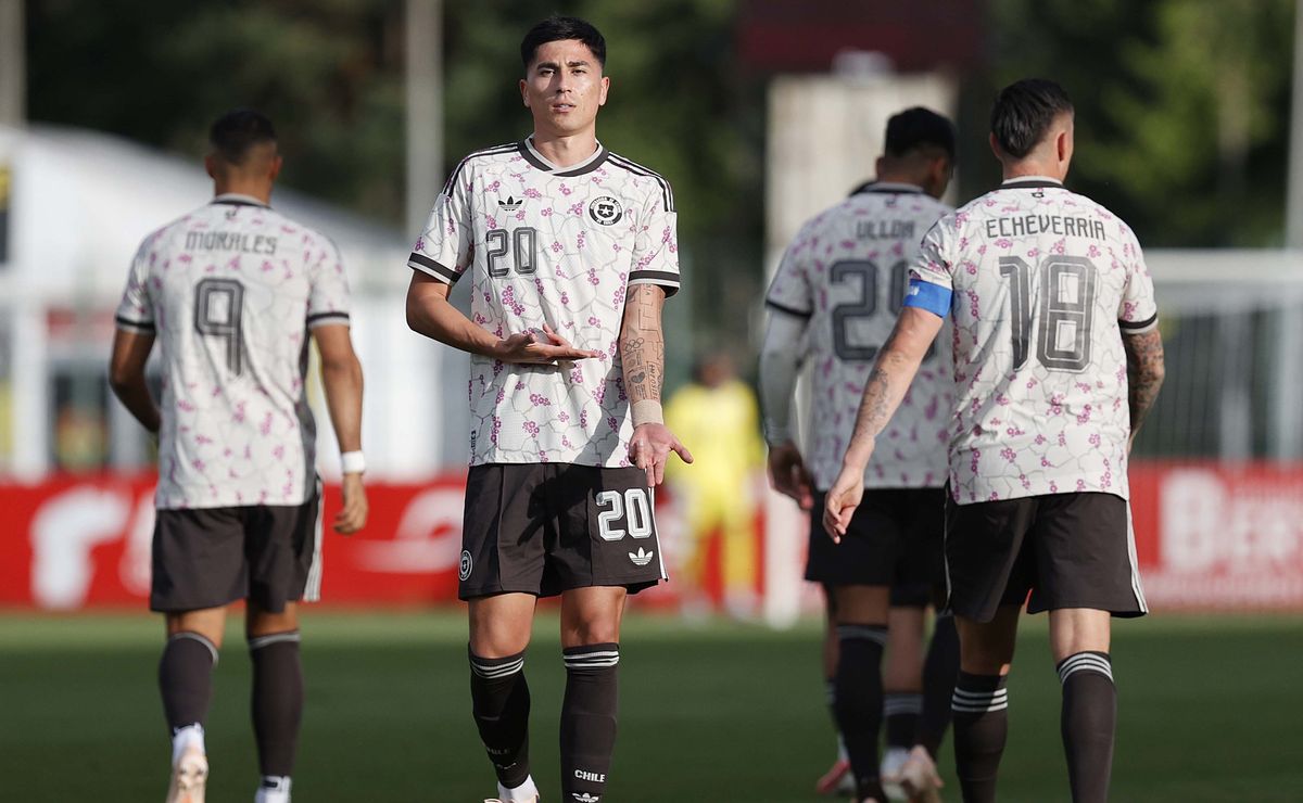 Tucu Sepúlveda derrocha alegría por su golazo en la Roja y revela competencia de tiro al blanco: “Varios le pegan muy bien”