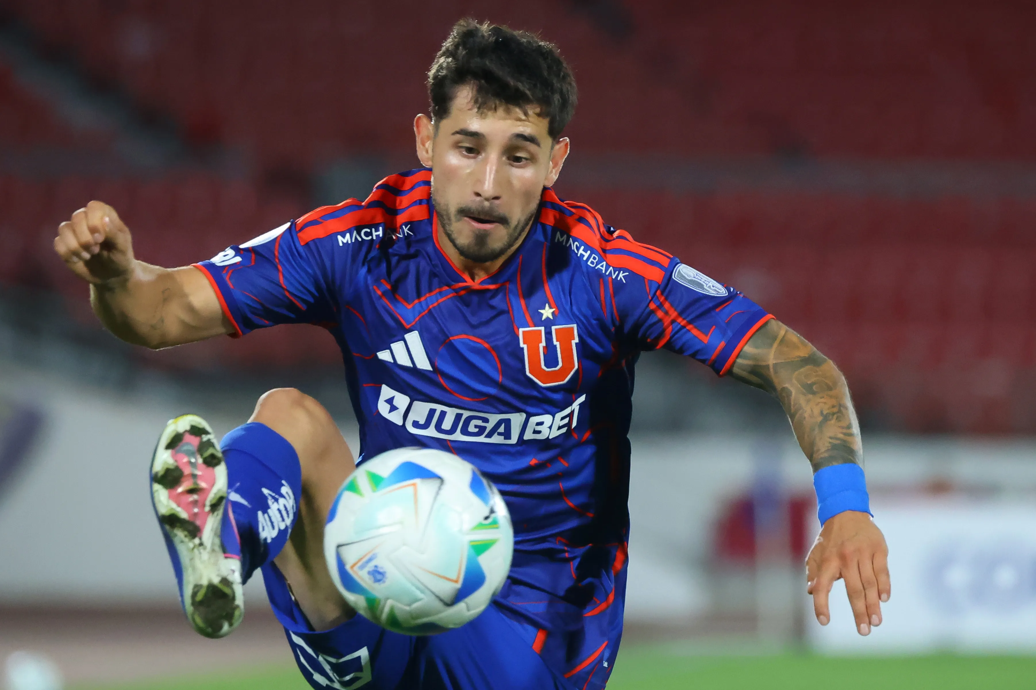 Nicolás Fernández pierde su gran oportunidad de pelear el puesto en la U. Foto: Jonnathan Oyarzun/Photosport