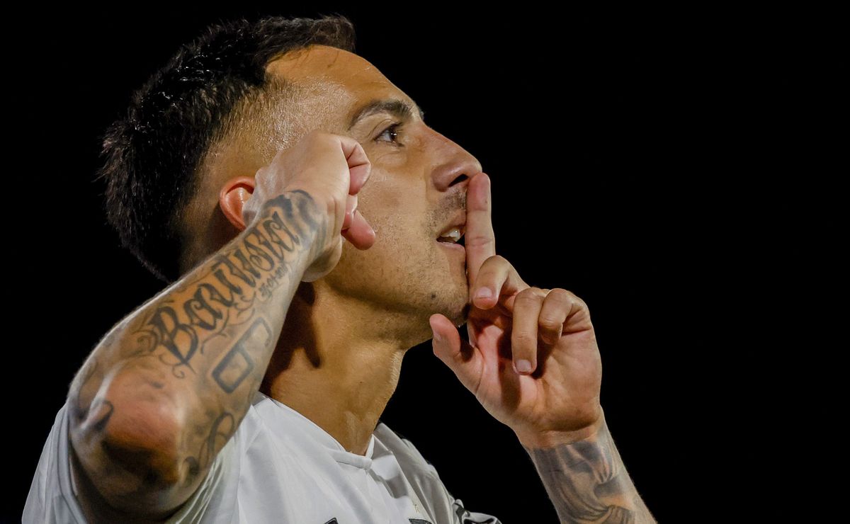 Los árbitros contra Javier Correa en Colo Colo: piden histórica sanción de 10 fechas