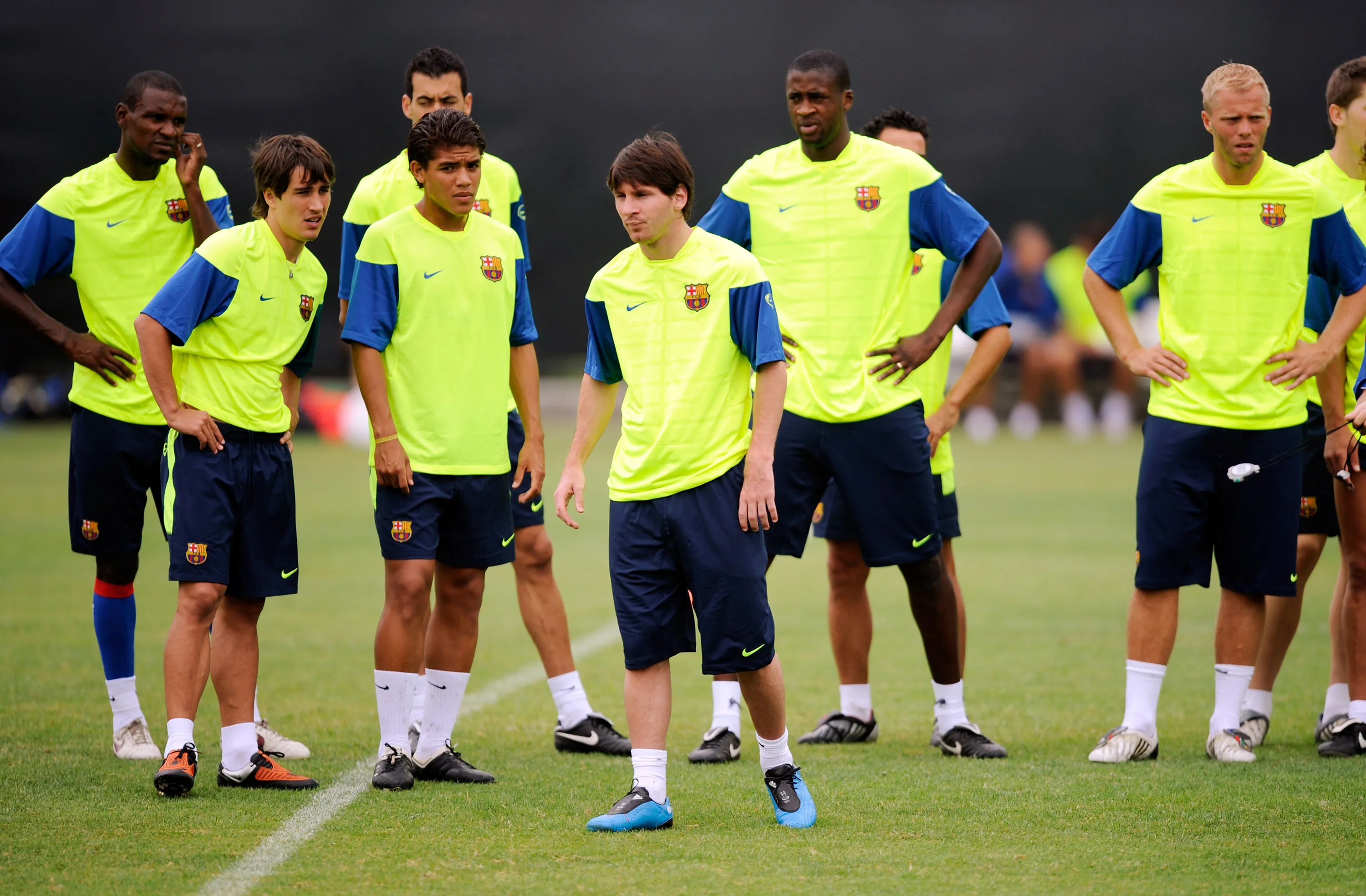 Messi y Gudjohnsen en una práctica del Barcelona. (Kevork Djansezian/Getty Images).