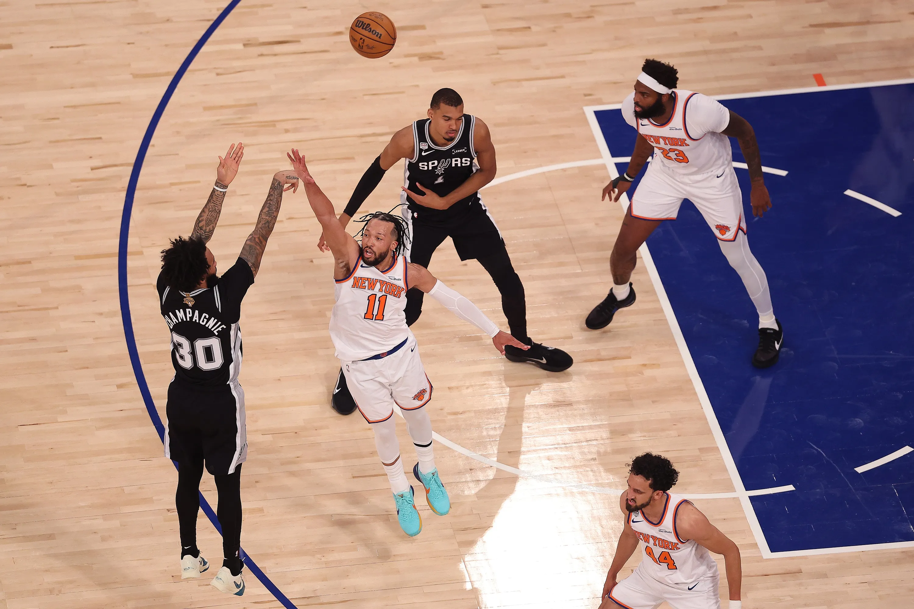 Los Knicks y los Spurs se enfrentan en el cuarto partido de la serie. (Photo by Dustin Satloff/Getty Images)