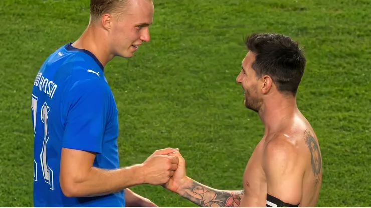 El tierno encuentro entre Messi y este atacante de 20 años que juega en Suecia.