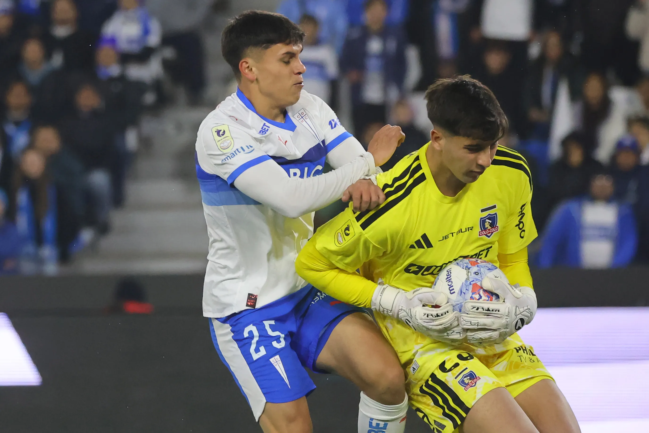 Gabriel Maureira en el clásico ante Universidad Católica. (Jonnathan Oyarzun/Photosport).