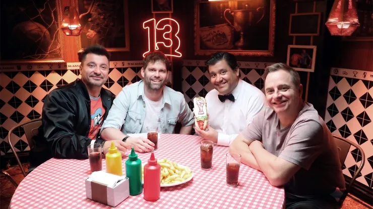 El comunicador llega a Canal 13 con podcast mundialero.