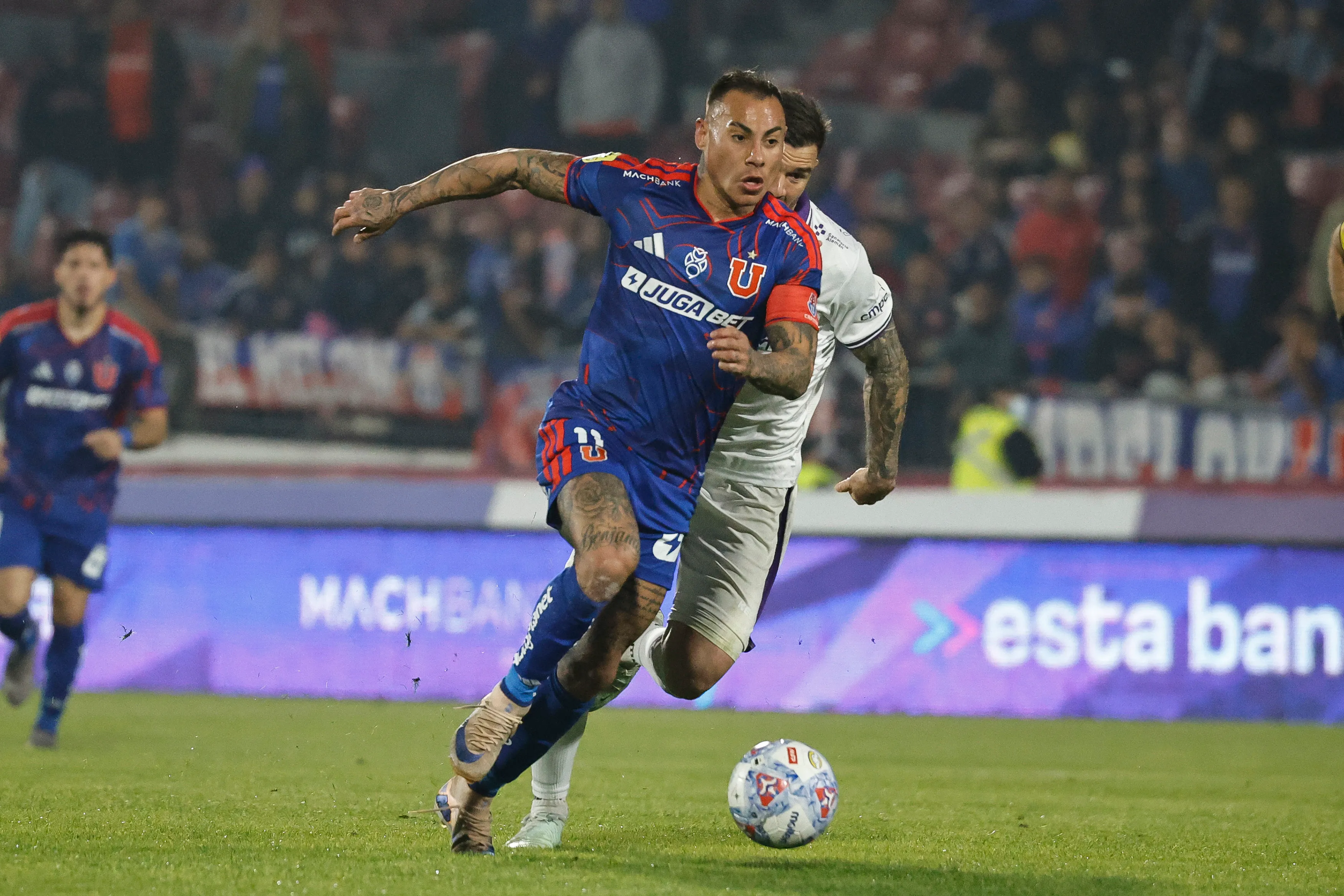 Eduardo Vargas asume un rol de líder en la nueva U de Chile. Foto: Diego Martin/Photosport