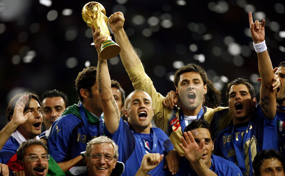 Fue campeón del Mundial 2006 con Italia y explota como DT de Uzbekistán en Estados Unidos: “La revisión fue sólo para nosotros”